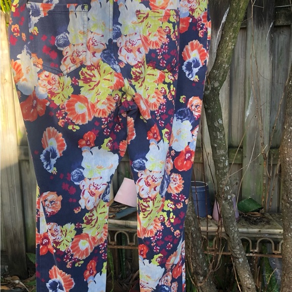 Faded. Glory Jean pull up - Picture 3 of 6